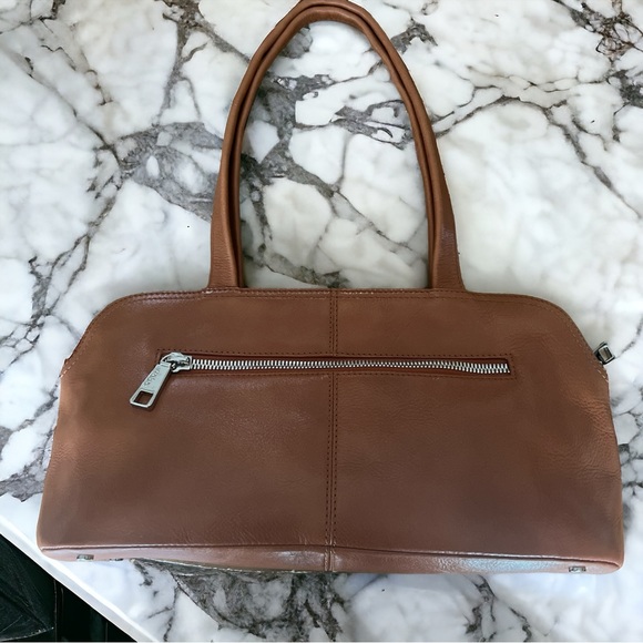 HOBO CLASSIC LEATHER SHOULDER BAG. BEAUTIFUL, CARAMEL COLOR, Multiple pockets. - Picture 2 of 12